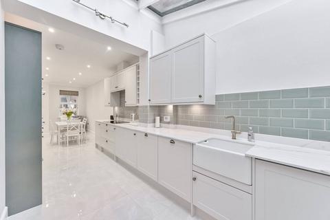 3 bedroom flat for sale, Thirsk Road, Battersea, London, SW11