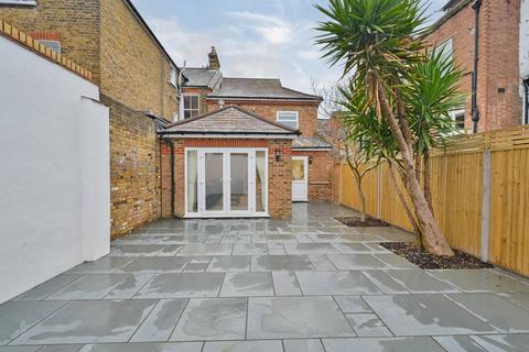 3 bedroom flat for sale, Thirsk Road, Battersea, London, SW11