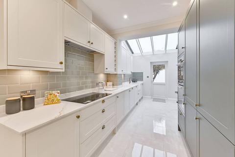 3 bedroom flat for sale, Thirsk Road, Battersea, London, SW11