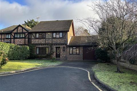 4 bedroom detached house to rent, Lyndhurst Close, Bracknell, Berkshire, RG12