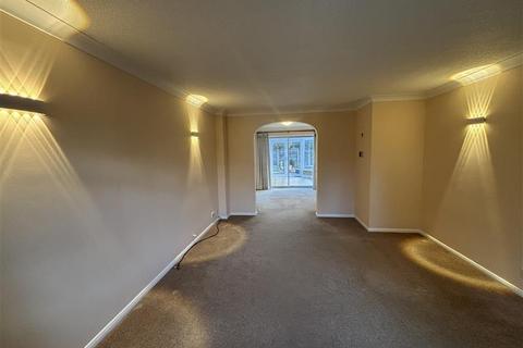 4 bedroom detached house to rent, Lyndhurst Close, Bracknell, Berkshire, RG12