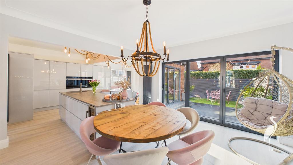 Open Plan Kitchen/Dining Area &amp; Snug