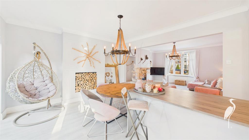 Open Plan Kitchen/Dining Area &amp; Snug