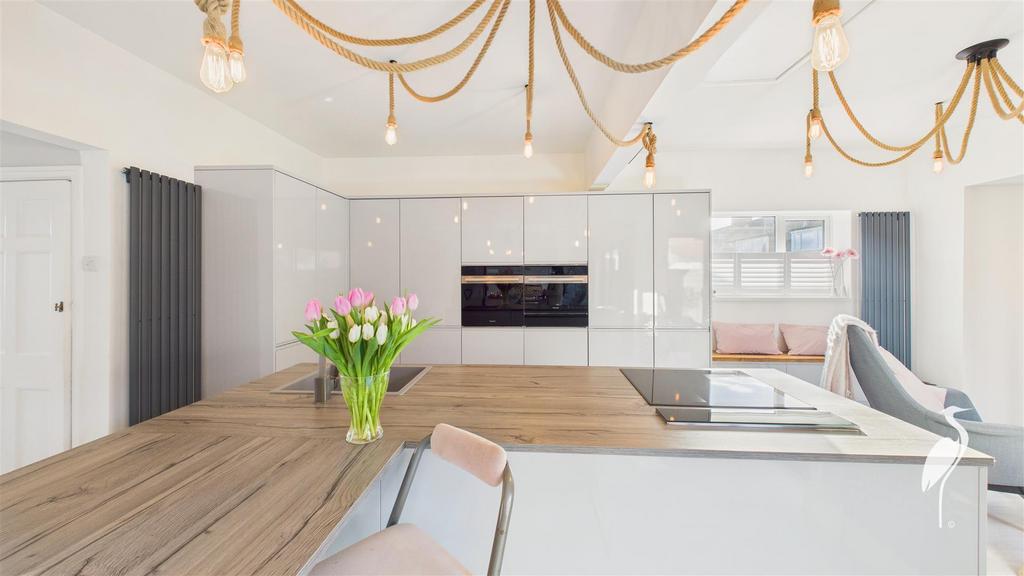 Open Plan Kitchen/Dining Area &amp; Snug