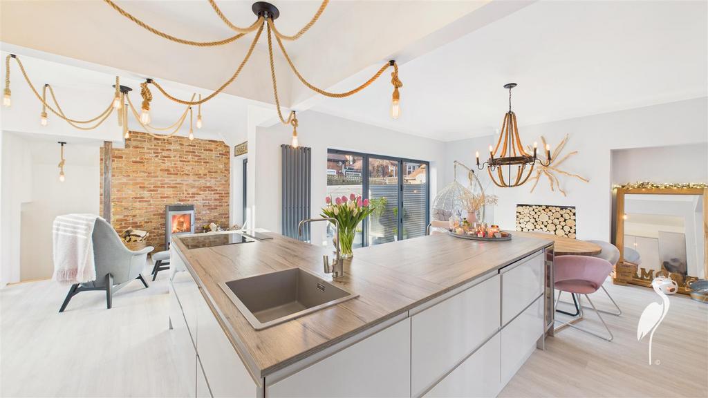 Open Plan Kitchen/Dining Area &amp; Snug