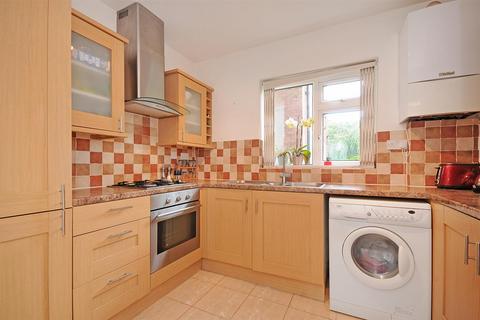 2 bedroom ground floor flat to rent, Grange Road, Ealing, W5