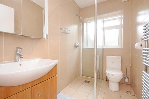 2 bedroom ground floor flat to rent, Grange Road, Ealing, W5