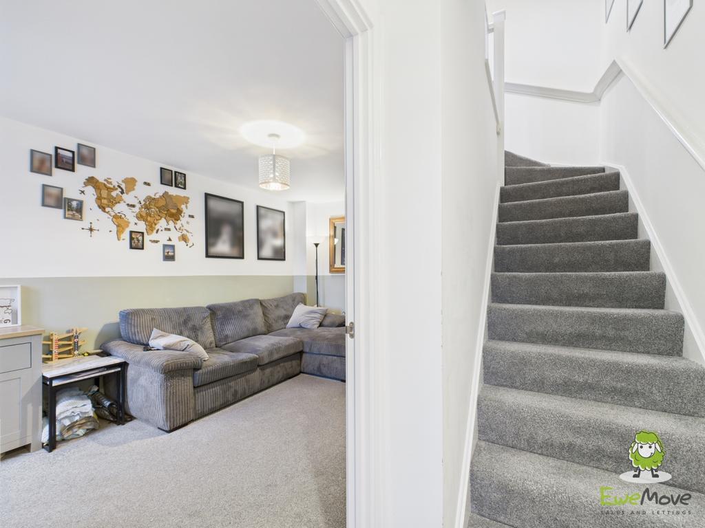 Ewe Move Estate Agents Basingstoke -Bloxham Close -