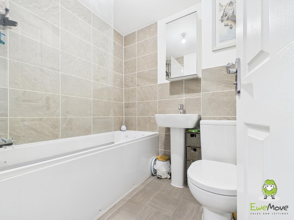 Ewe Move Estate Agents Basingstoke -Bloxham Close -