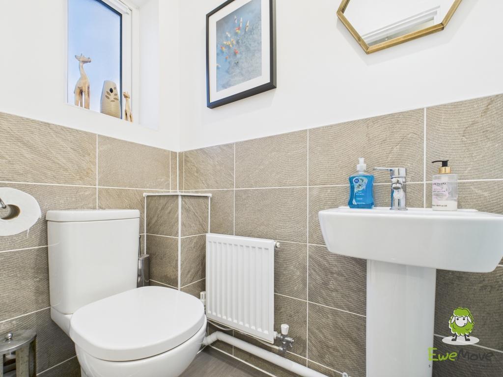 Ewe Move Estate Agents Basingstoke -Bloxham Close -