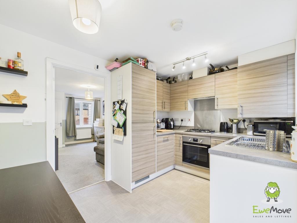 Ewe Move Estate Agents Basingstoke -Bloxham Close -