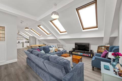 3 bedroom apartment to rent, Edge Hill, London SW19