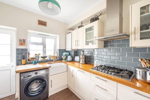 2 bedroom flat for sale, Great North Road, East Finchley, London, N2