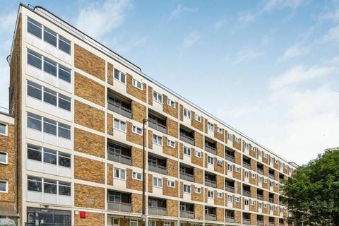 Studio to rent, Cambridge Heath Road, E1