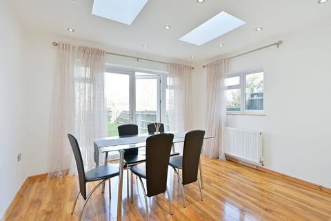 3 bedroom terraced house to rent, Cannon Hill Lane, Wimbledon, London, SW20