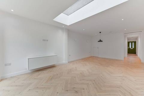 4 bedroom terraced house to rent, Ravensdale Gardens, Crystal Palace, London, SE19