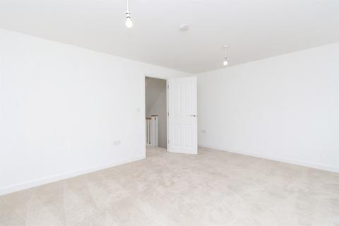3 bedroom semi-detached house to rent, Nuneaton CV10