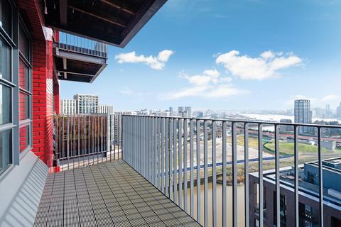 2 bedroom apartment for sale, Defoe House, London City Island, E14