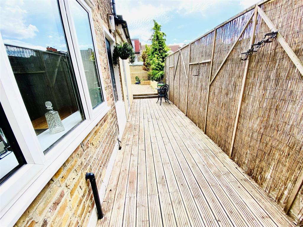 214 holmesdale.jpg