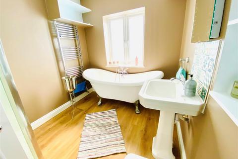 3 bedroom terraced house for sale, Holmesdale Road, London