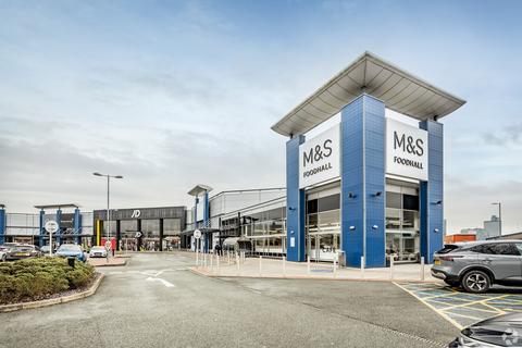 Retail property (high street) to rent, Cheetham Hill Rd Manchester M8 8EP