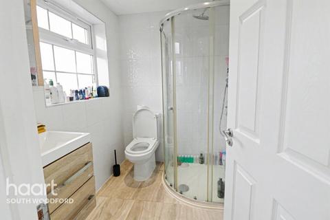 1 bedroom in a house share to rent, Westview Drive, Woodford green