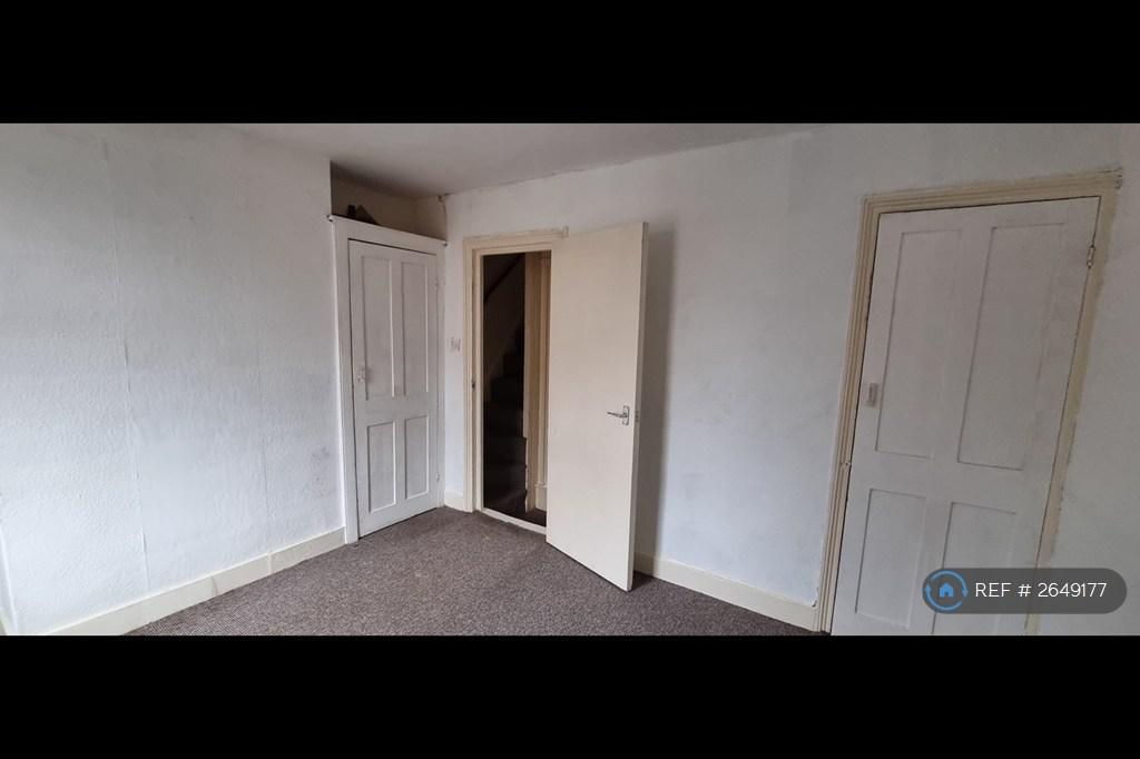 2nd Bedroom To Back
