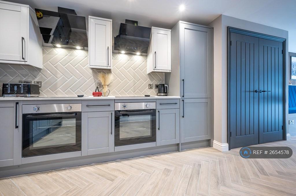 Communal Kitchen