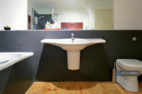 1 bedroom penthouse to rent, Marshalsea Road, London, SE1