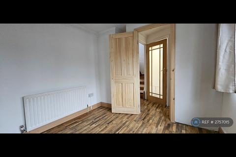 2 bedroom flat to rent, Wedderburn Road, Barking, IG11