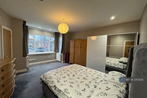 1 bedroom in a house share to rent, London, London, N22