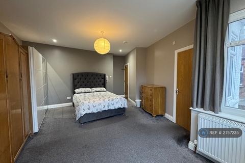 1 bedroom in a house share to rent, London, London, N22