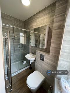 1 bedroom in a house share to rent, London, London, N22
