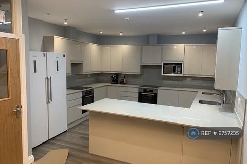 1 bedroom in a house share to rent, London, London, N22