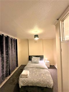 2 bedroom flat to rent, Derrick Gardens, London SE7