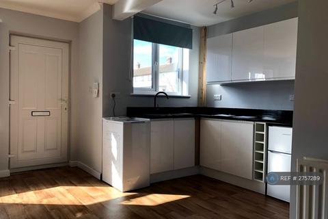 1 bedroom end of terrace house to rent, Woodside View, Leeds, LS4