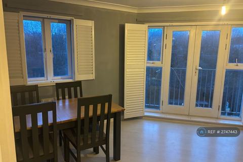 2 bedroom flat to rent, Eastway, London, E9