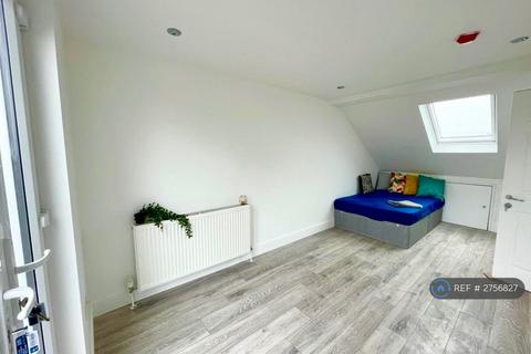 1 bedroom in a house share to rent, London, London, SE6
