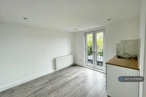 1 bedroom in a house share to rent, London, London, SE6
