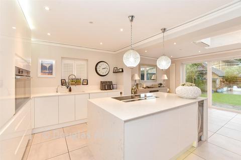 undefined, Theydon Grove, Epping CM16