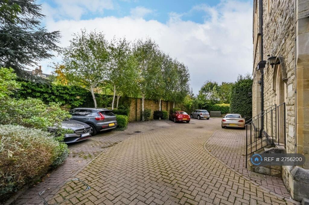 Outer Flat- Private Entrance From Back Of Property