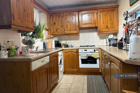 2 bedroom terraced house to rent, Barton Close, London, E6