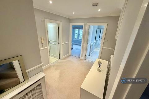 3 bedroom flat to rent, Marloes Road, London, W8