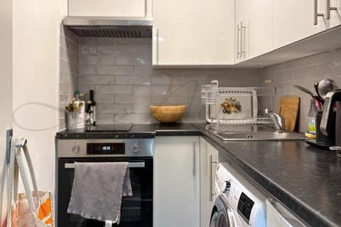 Studio to rent, Park West, Edgware Road, W2