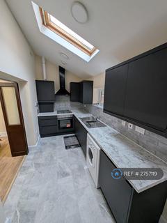 2 bedroom semi-detached house to rent, Wembury Mews, London, N6