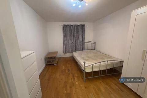 2 bedroom flat to rent, Berberis House, Feltham, TW13