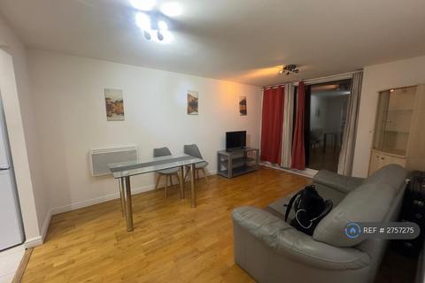 2 bedroom flat to rent, Berberis House, Feltham, TW13