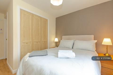 2 bedroom flat to rent, Dicksonfield, Edinburgh, EH7