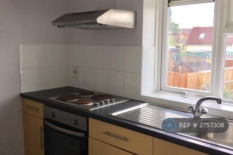 1 bedroom flat to rent, Lamberts, Chippenham, SN14