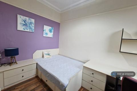 1 bedroom in a flat share to rent, Holly Bank, Headingley, LS6